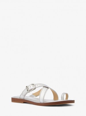 Sandalias Michael Kors Ashton Metallic Leather Flat Sandal Mujer Plateadas | 1894-LWJPM