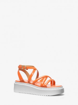 Sandalias Michael Kors Issa Faux Patent Leather Flatform Sandal Mujer Albaricoque | 7098-KWBCG